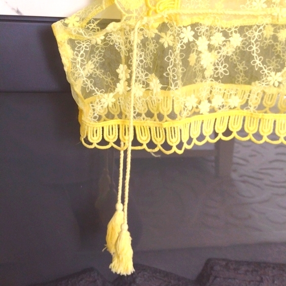 Jew_Berry Shop Yellow see through lace top with side tassel - Picture 4 of 9